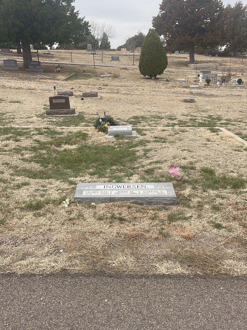 John H. Ingwersen's grave. Photo 1