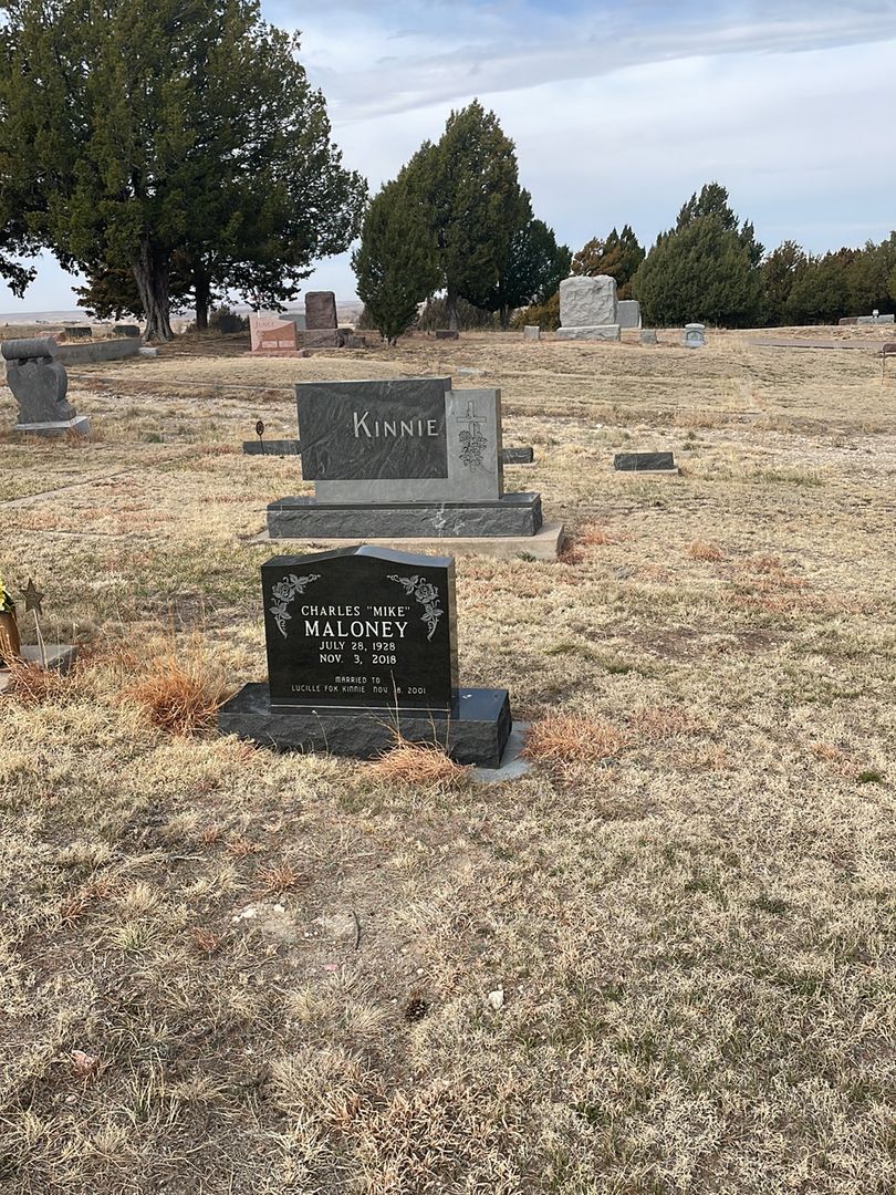 Charles Michael "Mike" Maloney's grave. Photo 1