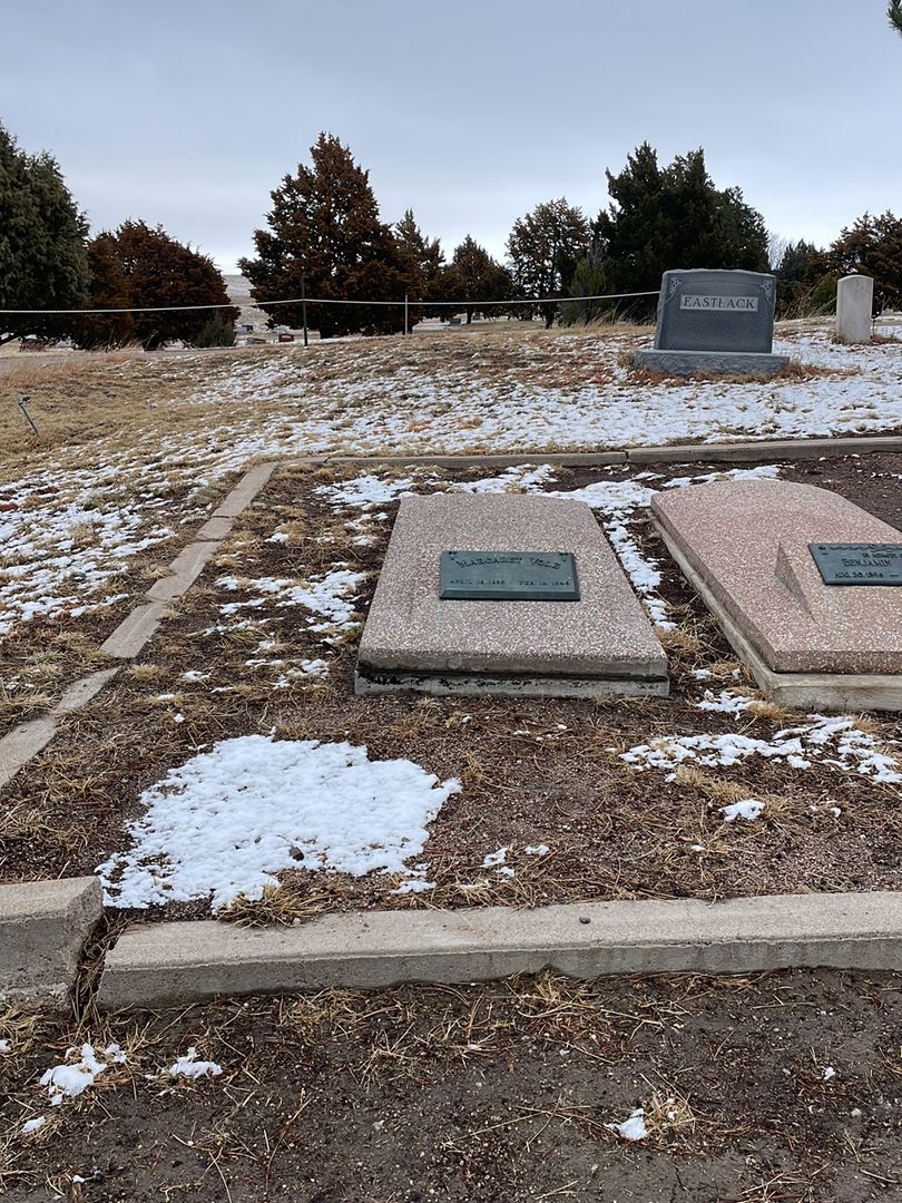 Margaret Volz's grave. Photo 1