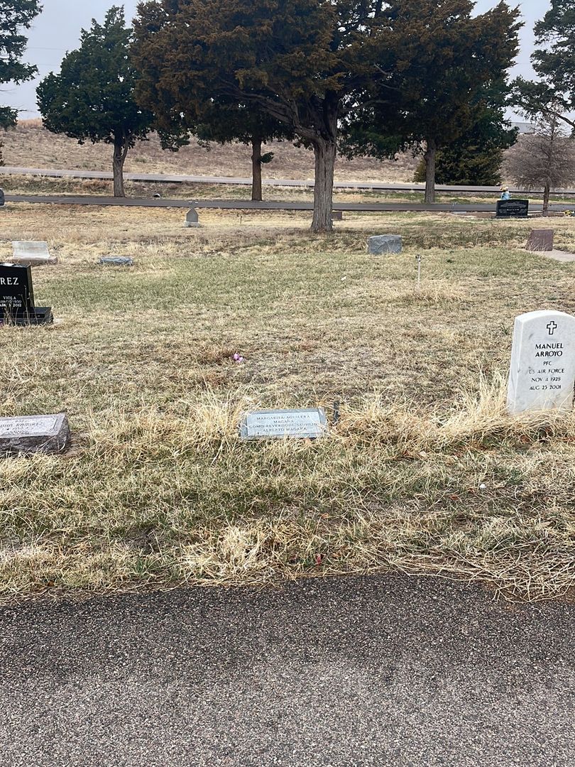 Margarita Aguilera Magana's grave. Photo 1