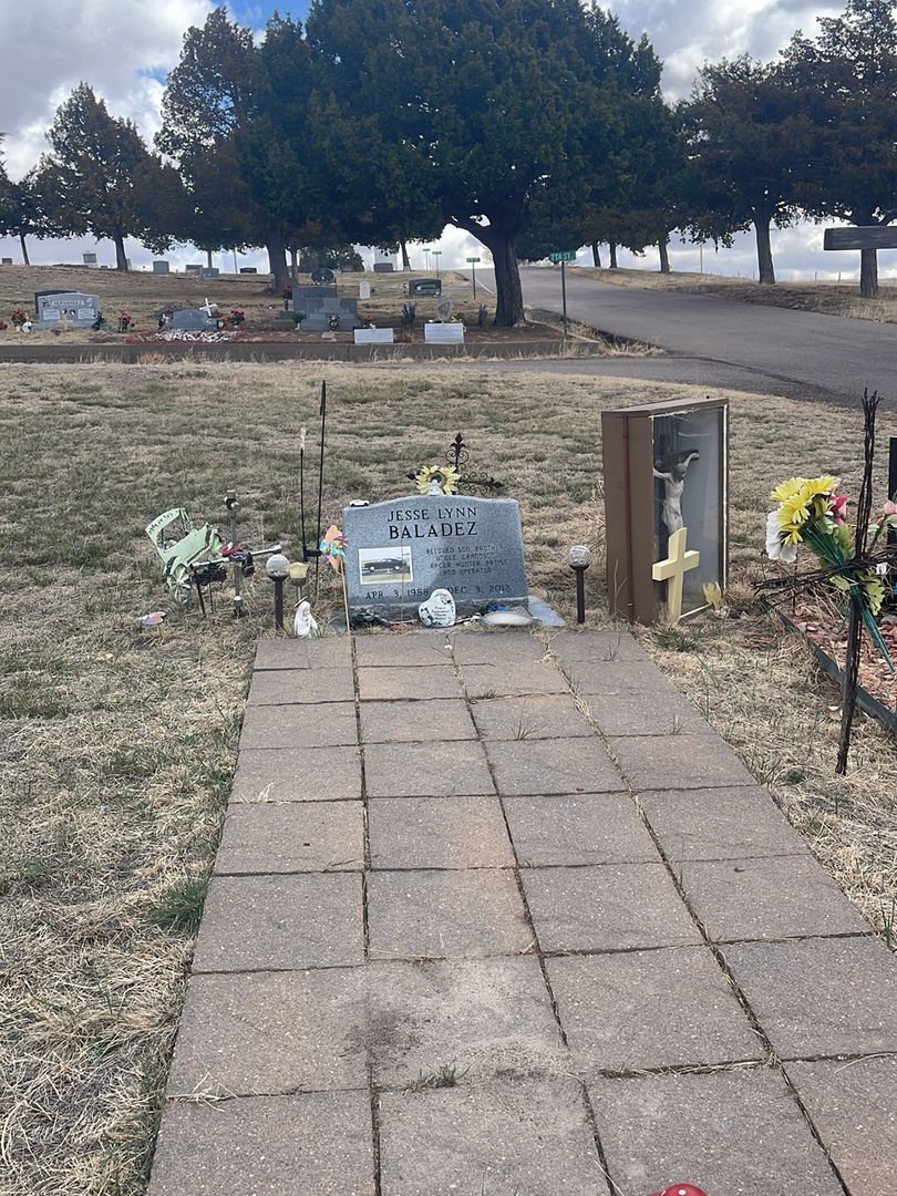 Jesse Lynn Baladez's grave. Photo 1
